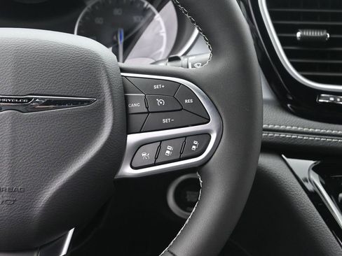 New 2026 Chrysler Pacifica Limited image 29