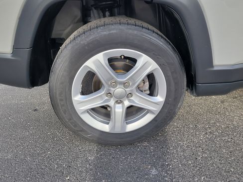 Used 2023 Jeep Compass Sport image 8