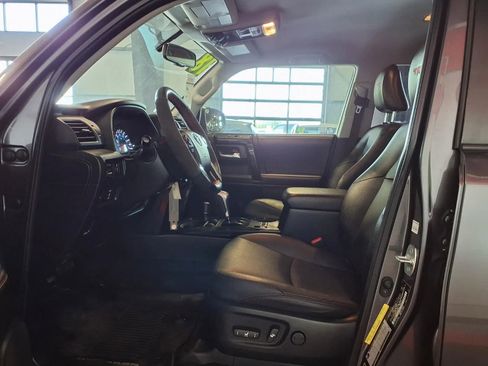 Used 2018 Toyota 4Runner TRD Off-Road Premium AWD/4WD image 18