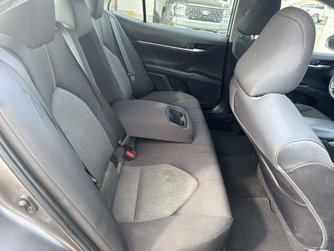 Used 2019 Toyota Camry SE image 9