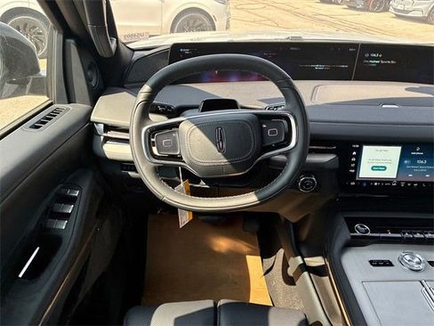New 2025 Lincoln Navigator Reserve w/ Jet Appearance Package image 24