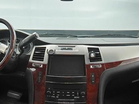 Used 2012 Cadillac Escalade Premium AWD/4WD image 18