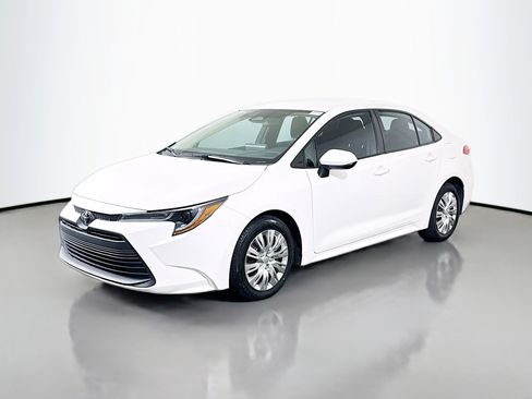 Used 2023 Toyota Corolla LE image 4