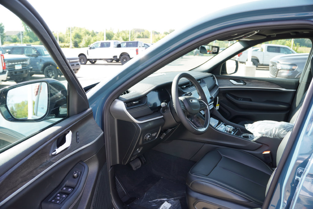 New 2027 Jeep Grand Cherokee Limited AWD/4WD image 10
