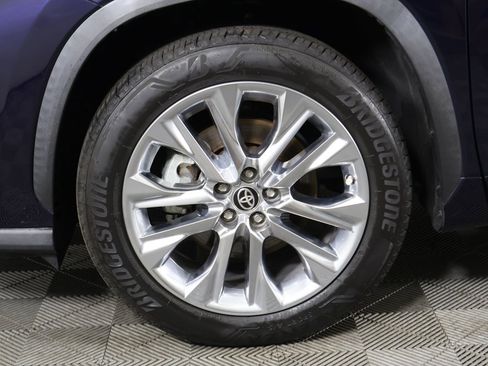 Used 2020 Toyota Highlander Limited image 25