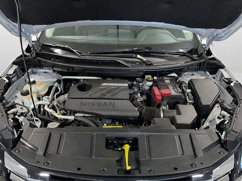 Used 2025 Nissan Rogue SV image 11