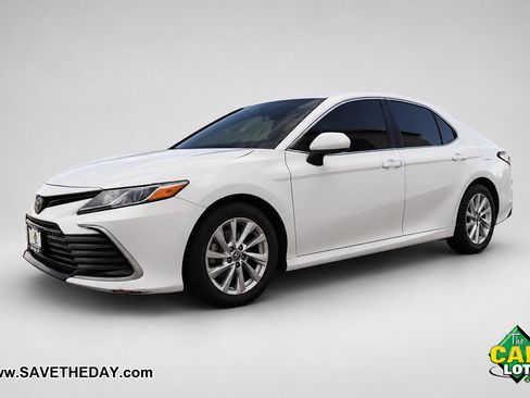 Used 2021 Toyota Camry LE w/ Carpet Mat Package (TMS) FWD image 4
