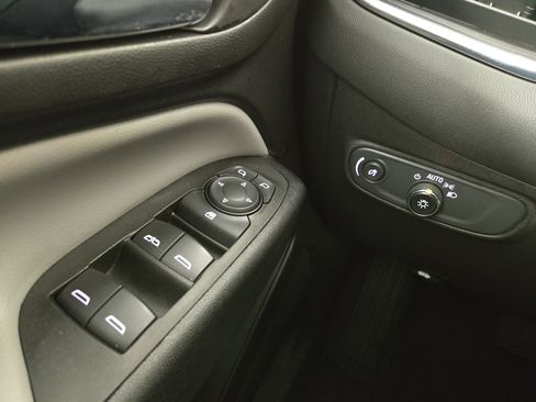 Used 2022 Chevrolet Equinox LS w/ LS Convenience Package image 28