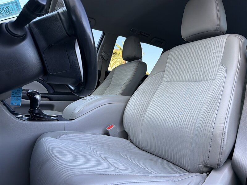 Used 2018 Toyota Highlander Plus FWD image 12