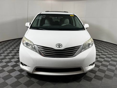 Used 2011 Toyota Sienna XLE image 2