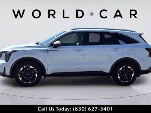 Used 2025 Kia Sorento S FWD image 9