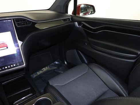Used 2018 Tesla Model X 75D AWD/4WD image 11