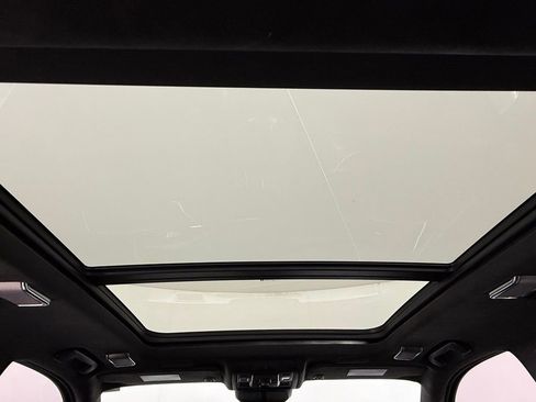 Used 2022 Cadillac Escalade ESV Sport Platinum w/ LPO, ONYX Package image 3