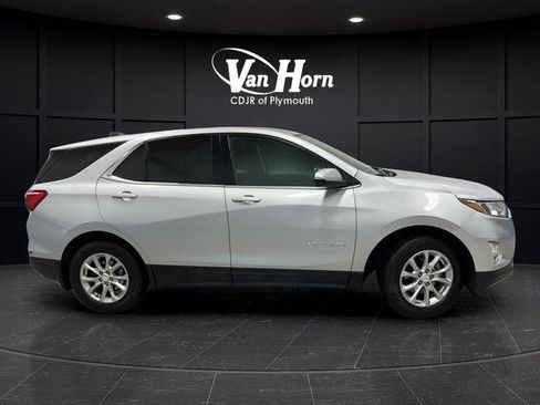 Used 2018 Chevrolet Equinox LT image 2