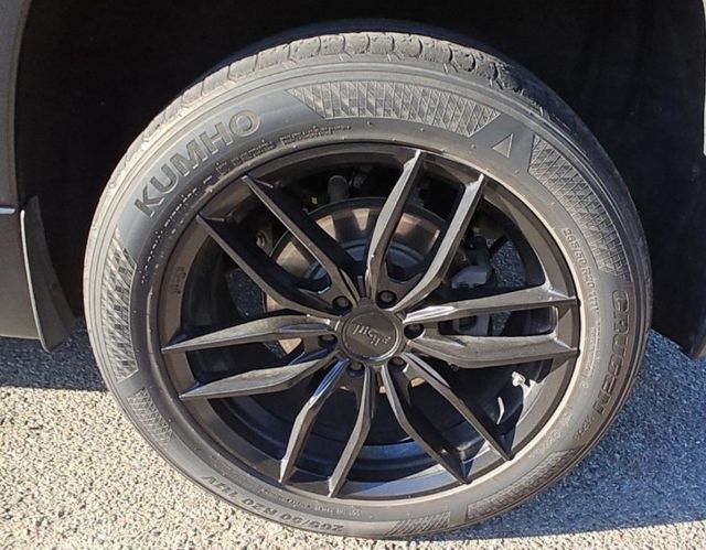 Used 2021 Chevrolet Traverse LT FWD image 16
