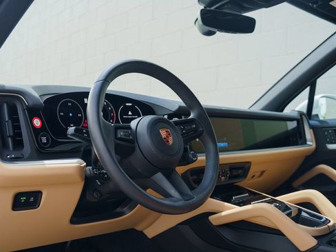 Certified 2026 Porsche Cayenne AWD/4WD image 5