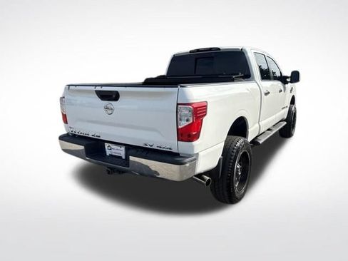 Used 2018 Nissan Titan SV AWD/4WD image 5