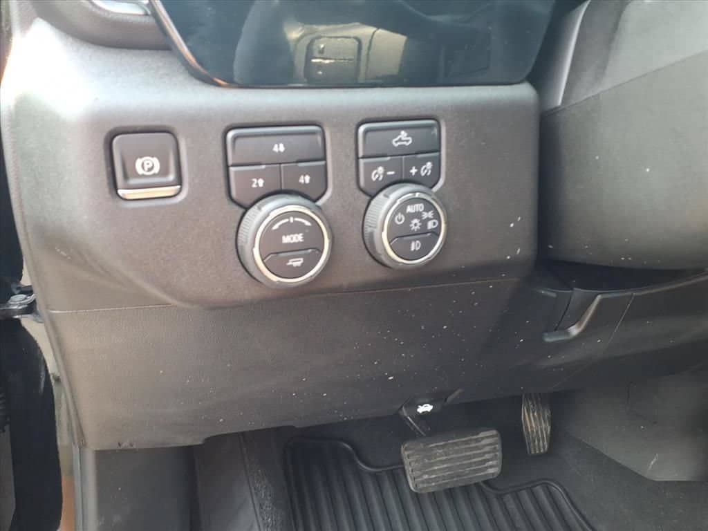 Used 2025 Chevrolet Silverado 2500 LT w/ Convenience Package AWD/4WD image 19