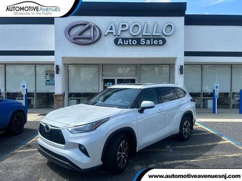Used 2022 Toyota Highlander XLE image 1