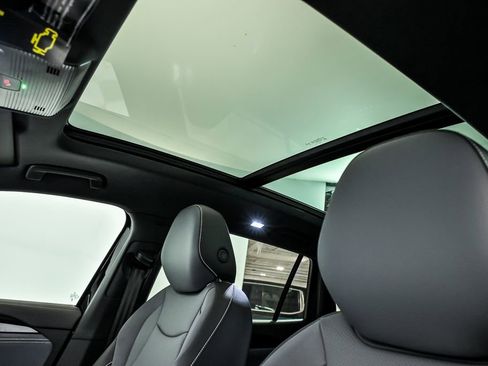 New 2026 Volkswagen Tiguan SE R-Line image 8