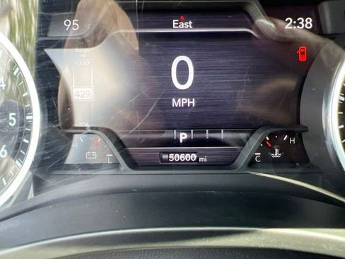 Used 2025 RAM 1500 Laramie AWD/4WD image 13