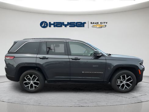 Used 2024 Jeep Grand Cherokee Limited w/ Trailer Tow Package AWD/4WD image 8
