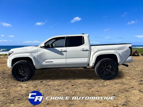 Used 2024 Toyota Tacoma TRD Sport image 3