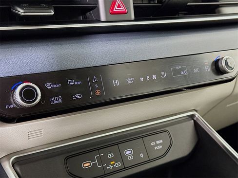 Used 2025 Kia Carnival EX image 26