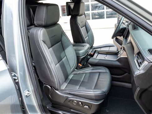 Used 2024 GMC Yukon Denali w/ Denali Reserve Package image 31