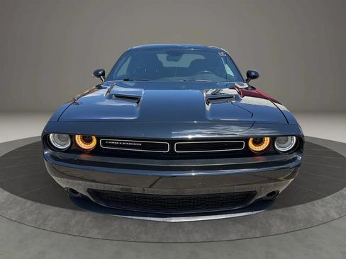 Used 2022 Dodge Challenger SXT RWD image 2