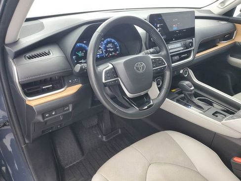 Used 2024 Toyota Grand Highlander AWD image 21