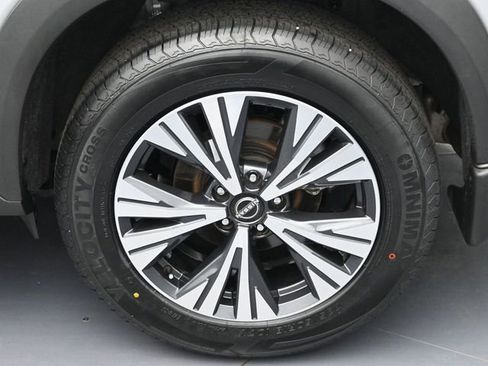 Used 2023 Nissan Rogue SV image 8