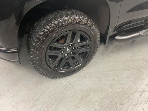 Used 2020 Chevrolet Silverado 1500 LT Trail Boss w/ Midnight Edition AWD/4WD image 4