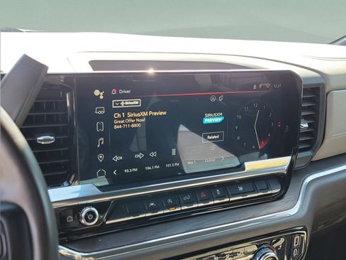 Used 2024 GMC Sierra 1500 SLT image 17