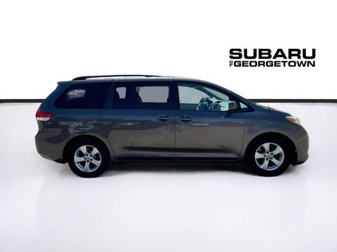 Used 2014 Toyota Sienna LE FWD image 8