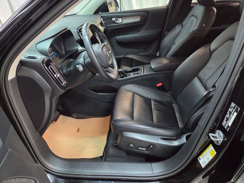 Used 2023 Volvo XC40 B5 Core AWD/4WD image 16