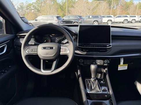 New 2026 Jeep Compass Latitude image 17