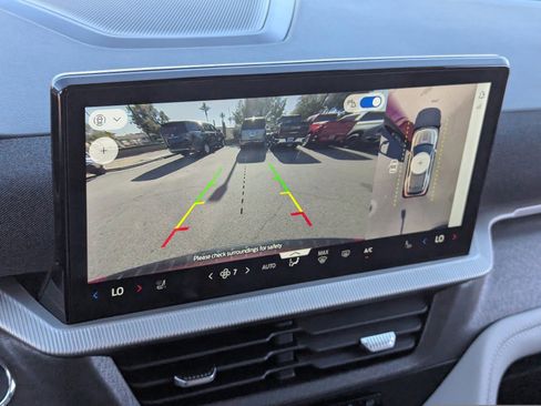 Used 2025 Ford Explorer Platinum w/ Ultimate Package image 28