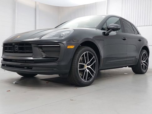 Used 2026 Porsche Macan image 1