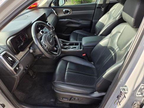 Used 2023 Kia Sorento EX w/ Panoramic Sunroof Package FWD image 10