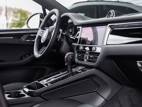 Certified 2026 Porsche Macan AWD/4WD image 48