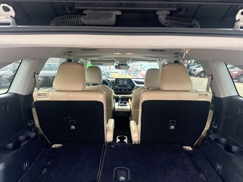 Used 2022 Toyota Highlander XLE image 8