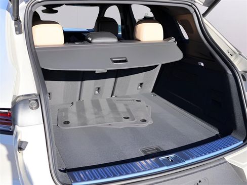 New 2026 Porsche Cayenne image 17