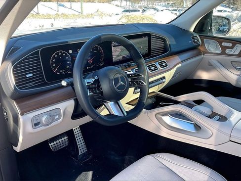 Used 2026 Mercedes-Benz GLS 450 4MATIC image 11