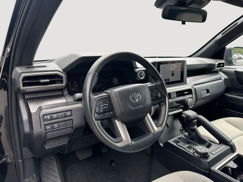 Used 2025 Toyota 4Runner SR5 AWD/4WD image 11
