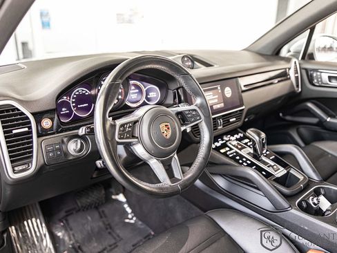Used 2023 Porsche Cayenne w/ Premium Package AWD/4WD image 20
