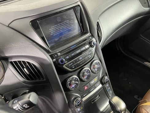 Used 2015 Hyundai Genesis 3.8 image 15