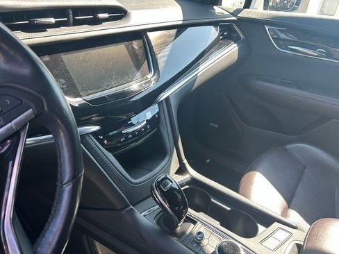 Used 2021 Cadillac XT6 Premium Luxury image 16