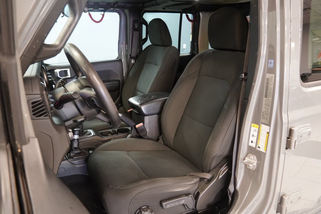 Used 2018 Jeep Wrangler Unlimited Sport AWD/4WD image 3