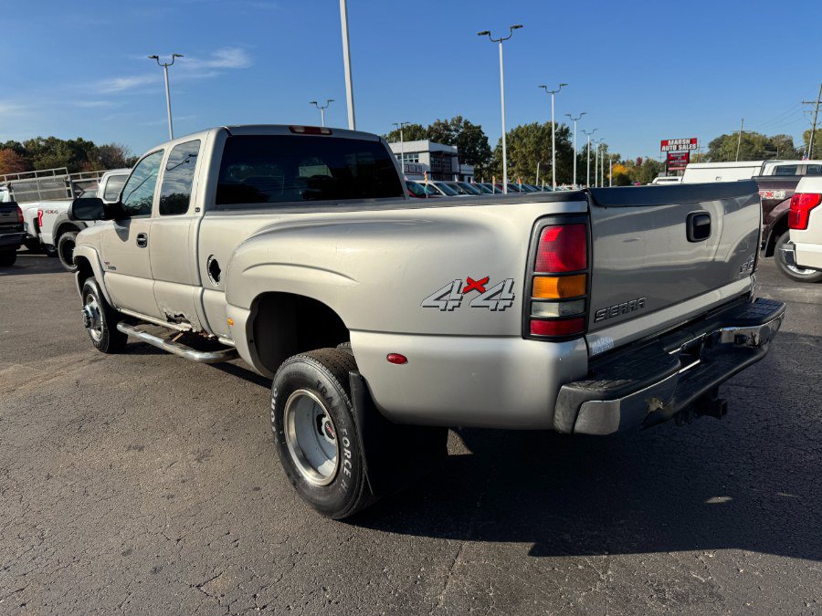 Used 2004 GMC Sierra 3500 SLE w/ Heavy-Duty Power Package AWD/4WD image 3